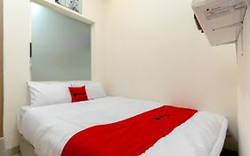 Reddoorz Plus Near Rs Royal Taruma Grogol